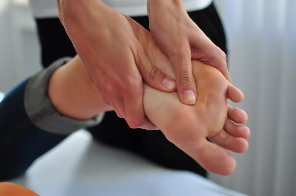¿Dolor en la parte delantera del pie? Conoce qué es la metatarsalgia - Metatarsalgia: dolor en la parte delantera del pie